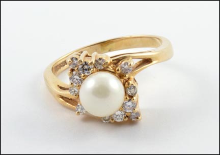 6 mm Pearl and Diamond Ring in 14K Yellow Gold MAIN