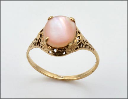 Oval Mother of Pearl Ring in Yellow Gold MAIN