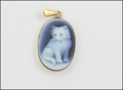 Carved Agate Cat Cameo Pendant in 14K Yellow Gold MAIN