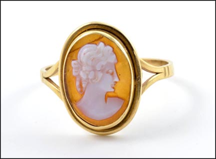Cameo Ring in 14K Yellow Gold LARGE