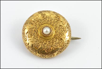 1865-75 Victorian Pin in Yellow Gold LARGE
