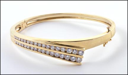 Round Brilliant Cut Channel Set Diamond Bracelet, VS1-2 in Yellow Gold LARGE