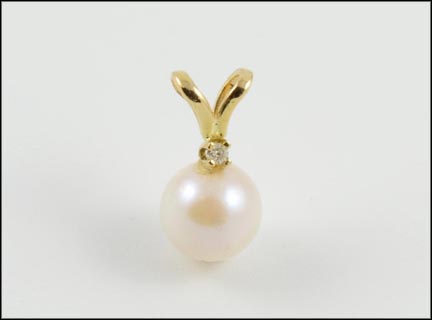 6 mm Pearl Pendant in Yellow Gold LARGE