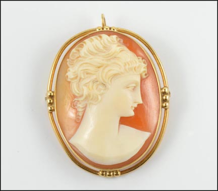 Cameo Pendant or Brooch in 14K Yellow Gold MAIN