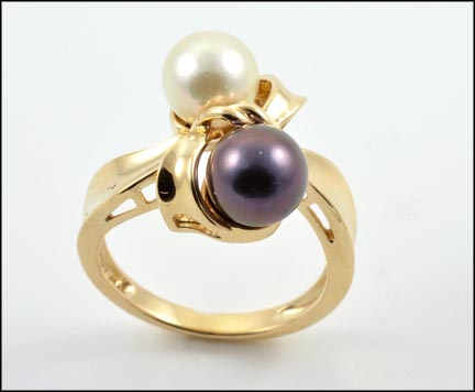 Black and White 7 mm Pearl Ring in 14K Yellow Gold LARGE