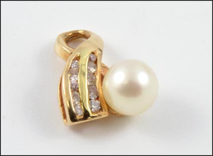 Pearl and Diamond Pendant in 14K Yellow Gold LARGE