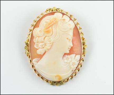 Cameo Pin in 10K Yellow Gold MAIN