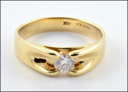 Si1/H Round Brilliant Cut Diamond Solitaire Ring in 14K Yellow Gold LARGE