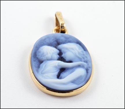 Agate Cameo Pendant in 14K Yellow Gold MAIN