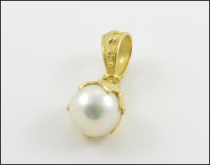 Pearl Pendant in 18K Yellow Gold MAIN