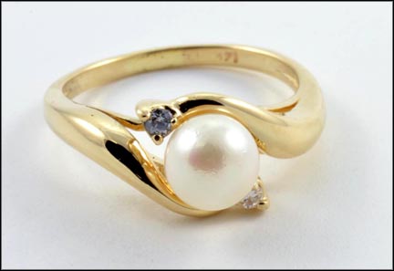 Pearl and Diamond Ring in 14K Yellow Gold LARGE