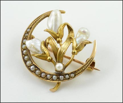 Victorian 1895-05 Pearl Pin in Yellow Gold LARGE