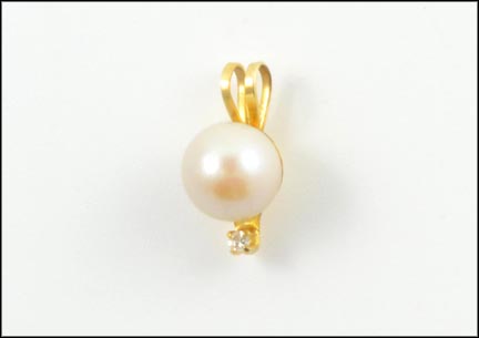 Pearl Pendant in 14K Yellow Gold MAIN