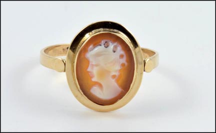Cameo Ring in 18K Yellow Gold LARGE
