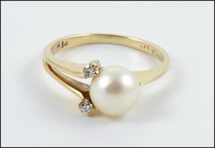 Pearl and Diamond Ring in 14K Yellow Gold MAIN