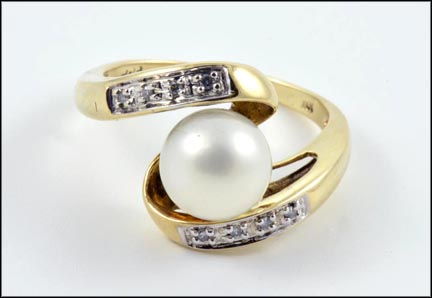 Pearl and Diamond Ring in 10K Yellow Gold MAIN