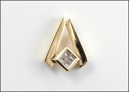 Diamond Pendant in 14K Yellow Gold MAIN