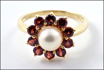 Pearl and Garnet Ring in 14K Yellow Gold MAIN