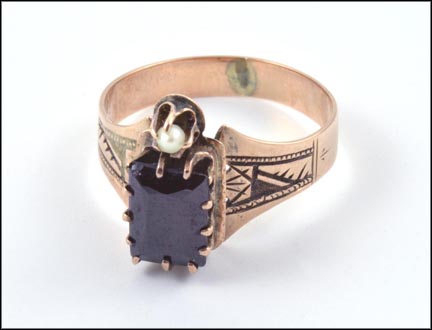 1880's Garnet and Pearl Ring in Yellow Gold MAIN