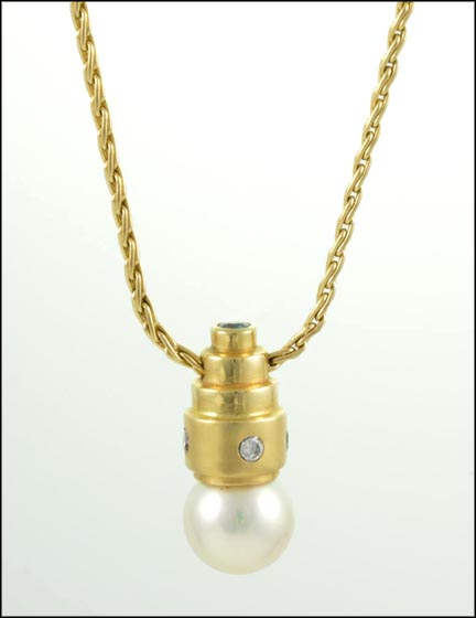Pearl and Diamond Necklace in 14K Yellow Gold MAIN