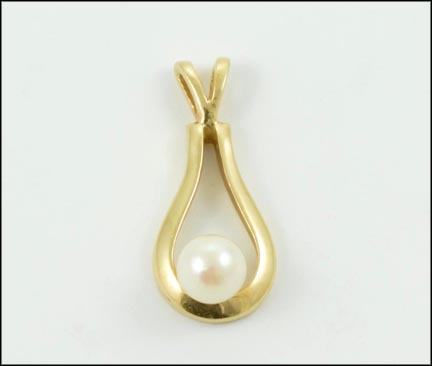 Pearl Teardrop Pendant in 14K Yellow Gold MAIN