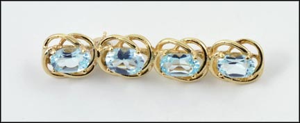 Aquamarine Bar Pin in 14K Yellow Gold MAIN