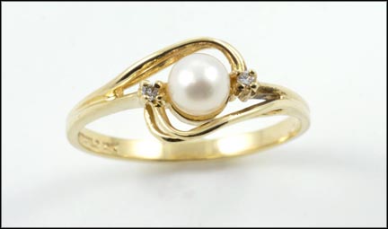 Pearl Ring in 10K Yellow Gold MAIN