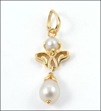 Pearl Dangle Pendant in Yellow Gold MAIN