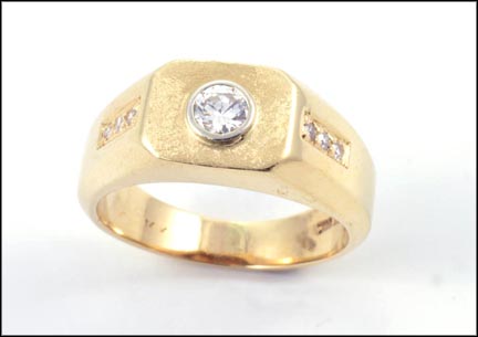 Diamond Band in 14K Yellow Gold MAIN