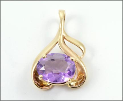 Oval Amethyst Pendant in 14K Yellow Gold MAIN