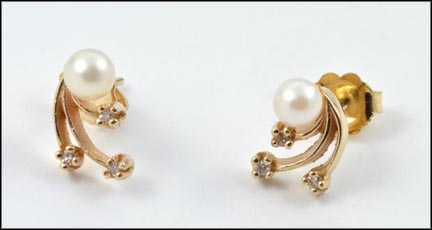 Pearl with Diamond Spray Earrings in Yellow Gold MAIN
