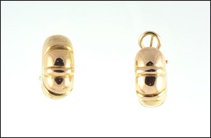Chunky Omega Back Earrings in 18K Yellow Gold MAIN