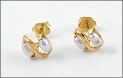 Freshwater Pearl Earrings in 14K Yellow Gold MAIN