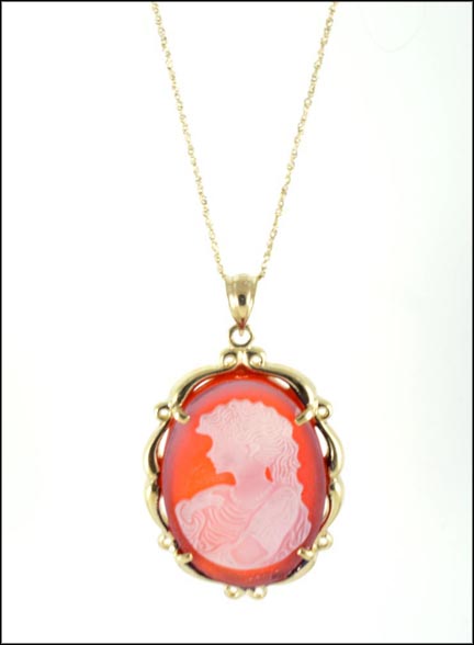 Cameo Pendant & Chain in 10K Yellow Gold LARGE