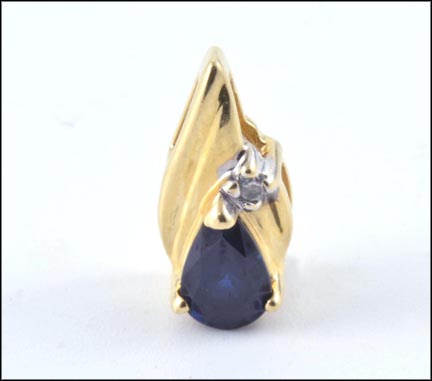 Sapphire Pendant in 14K Yellow Gold MAIN