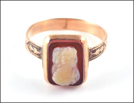 Agate Cameo Ring 1880's in Yellow Gold MAIN
