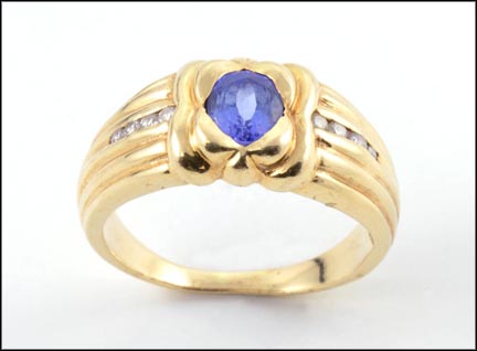 Tanzanite Ring in Yellow Gold MAIN