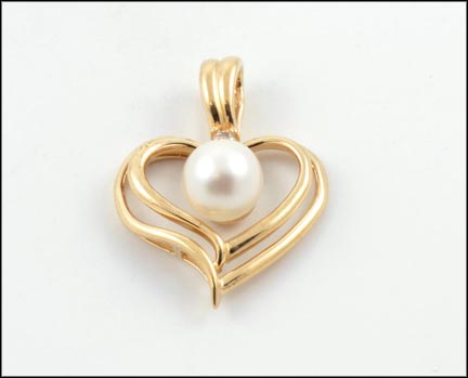 Diamond Heart Pendant with Pearl in 14K Yellow Gold MAIN