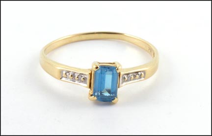 Blue Topaz Ring in 14K Yellow Gold MAIN