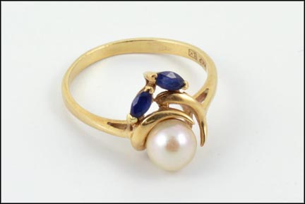 Pearl Ring with Sapphires in 14K Yellow Gold LARGE
