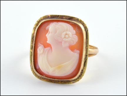 Cameo Ring 1930-40 in 10K Yellow Gold MAIN
