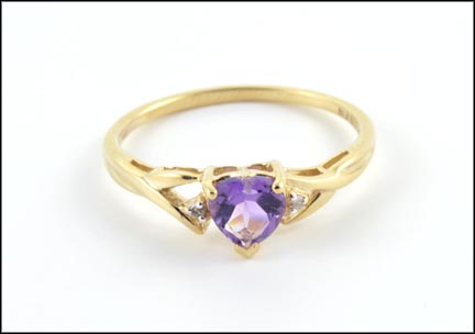 Amethyst Heart Ring in 10K Yellow Gold MAIN