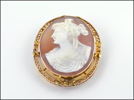 Vintage 1925-30 Cameo in Yellow Gold MAIN