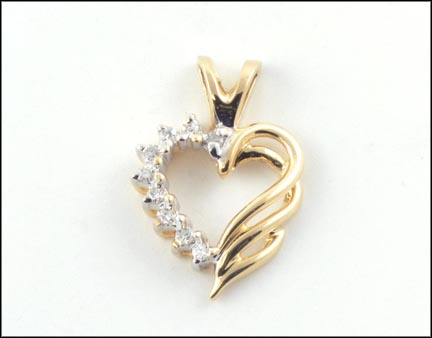 Diamond Heart Pendant in 14K Yellow Gold