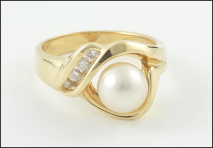 Pearl and Diamond Ring in 14K Yellow Gold LARGE