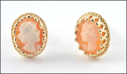 Cameo Stud Earrings in Yellow Gold MAIN