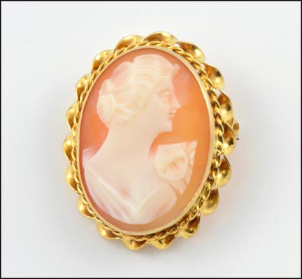 Cameo Pin in 10K Yellow Gold MAIN