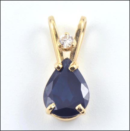 Sapphire Pendant in Yellow Gold LARGE