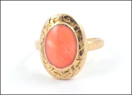 1920's Coral Ring in Yellow Gold LARGE