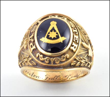Masonic Past Master Ring in Yellow Gold MAIN
